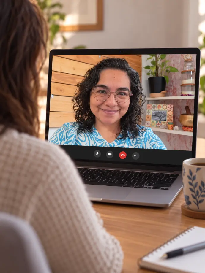 Sesión de psicoterapia en línea con Itzel Cadena López